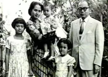 Yang Berumah di Tepi Air