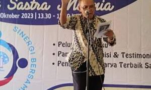 Penyair Pulo Lasman Simanjuntak Baca Puisi pada  Ultah JSM Ketiga di Cafe Sastra Balai Pustaka