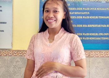 Dua Sajak Indah Astryanthi Korebyma: – Serasa Usiamu Hanya Sehari Adik – Sepasang Sandal Jepit –