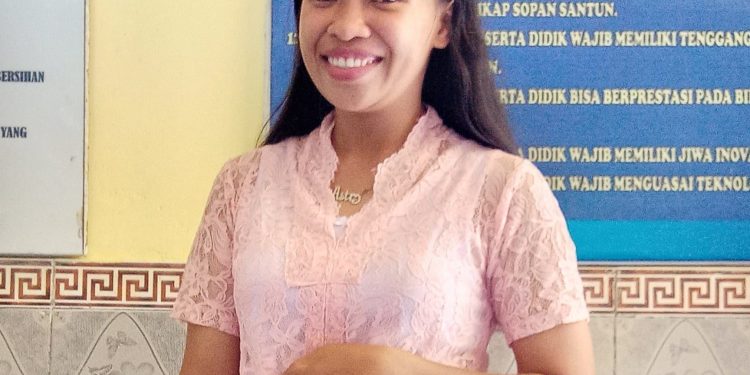 Dua Sajak Indah Astryanthi Korebyma: – Serasa Usiamu Hanya Sehari Adik – Sepasang Sandal Jepit –