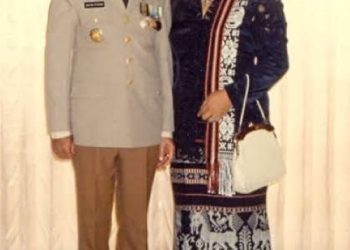 “In Memoriam” Mama Veronika Wilhelmina Njo – Tifaona:  Ibu “Super Woman” di Balik Dua Bintang