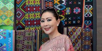 Julie Sutrisno Laiskodat, Bantu Alat Pertanian Pra Panen, Kelompok Tani di Sikka