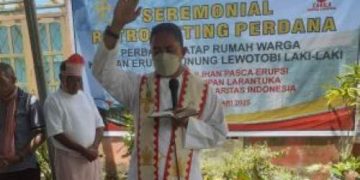 Upacara “Loi Glete” Mengawali Program Perbaikan Rumah, Menyediakan Hunian Bermartabat bagi Masyarakat Penyintas Bencana di Larantuka