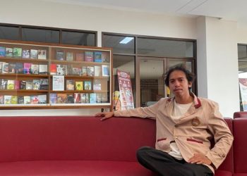 Keluhuran Cerpen Menyusuh Ayah Djenar Maesa Ayu