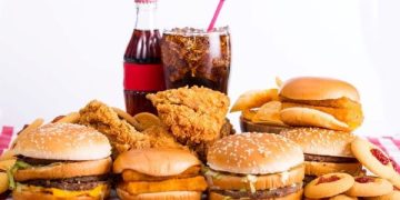 Makanan Cepat Saji: Solusi Praktis di Tengah Kesibukan, Tetapi Berisiko bagi Kesehatan