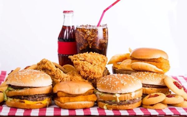 Makanan Cepat Saji: Solusi Praktis di Tengah Kesibukan, Tetapi Berisiko bagi Kesehatan