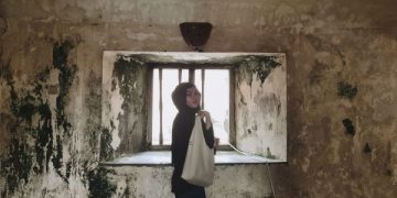 Ketika Theoresia Rumthe Menjadi “Lelaki yang Gelisah”