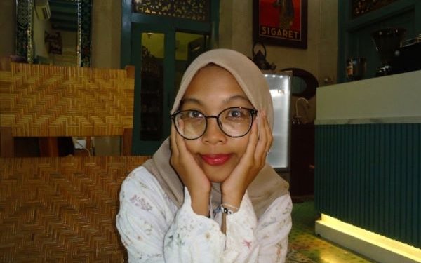 Fenomena Campur Kode Bahasa Indonesia–Inggris dalam Konten TikTok sebagai Cerminan Identitas Generasi Z