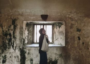Bahasa dan Masyarakat: Fenomena Code-Mixing   pada Generasi Muda Indonesia