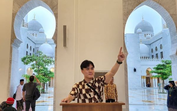 Di Balik Senja: Metahistory dan Naratologi dalam “Sepotong Senja untuk Pacarku”